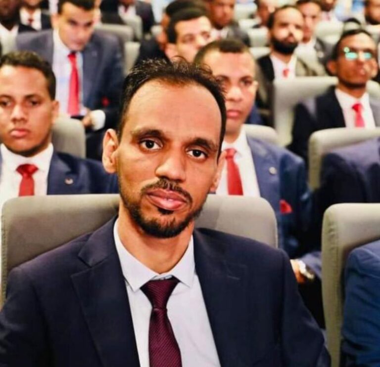 تصل براحة وزير الوظيفة العمومية والعمل